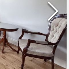 Vintage Style Round table & 2 chairs