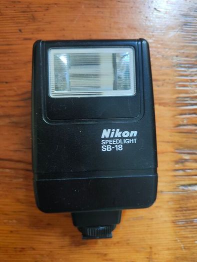 Nikon Speedlight SB-18