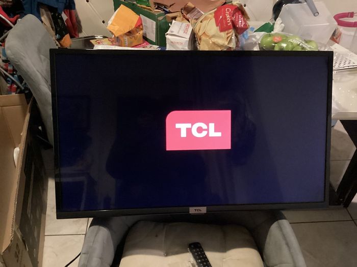 TLC 32 inch SMART Television with USB, HDMI, PC Connection port, WIFI connectivity, etc (Boxed / Like New)