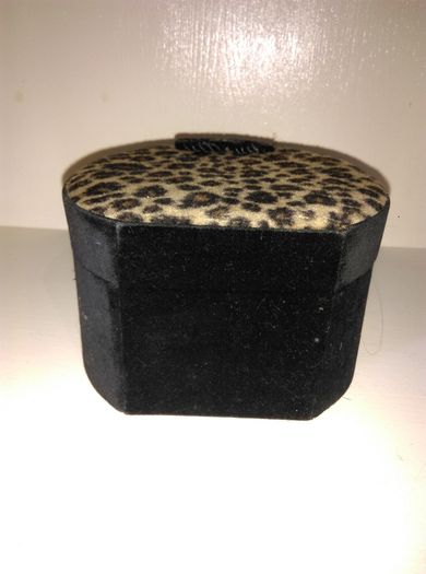Velvet Round Jewellery Box