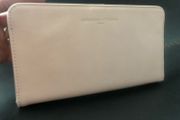 Adrienne Vittadini tripping wallet