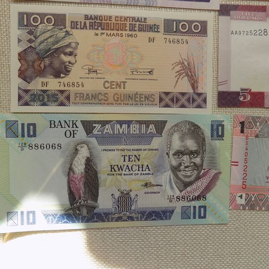 Lot of 9 Uncirculated Banknotes from Africa.No 14.