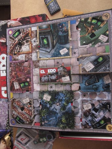 Harry Potter Cluedo The Classic Murder Mystery Board Game 2016