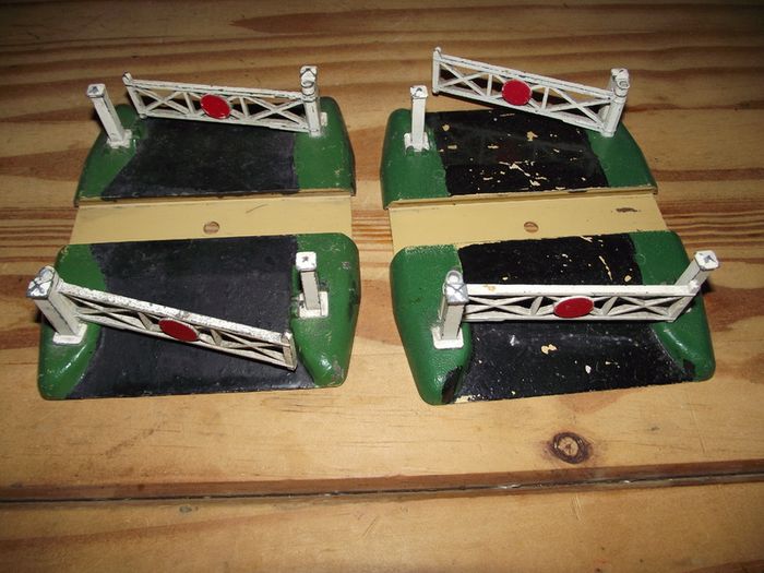 Hornby Dublo:  Level Crossing X 2