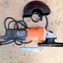 Black+Decker Angle Grinder 710W + Discs & Wire Brush Kit Image 3