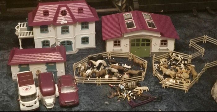 Schleich Horse Large Lot  Stable, Horses, Fencing,car Ambulance  Accessories