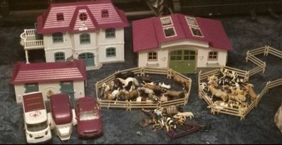 Schleich Horse Large Lot  Stable, Horses, Fencing,car Ambulance  Accessories