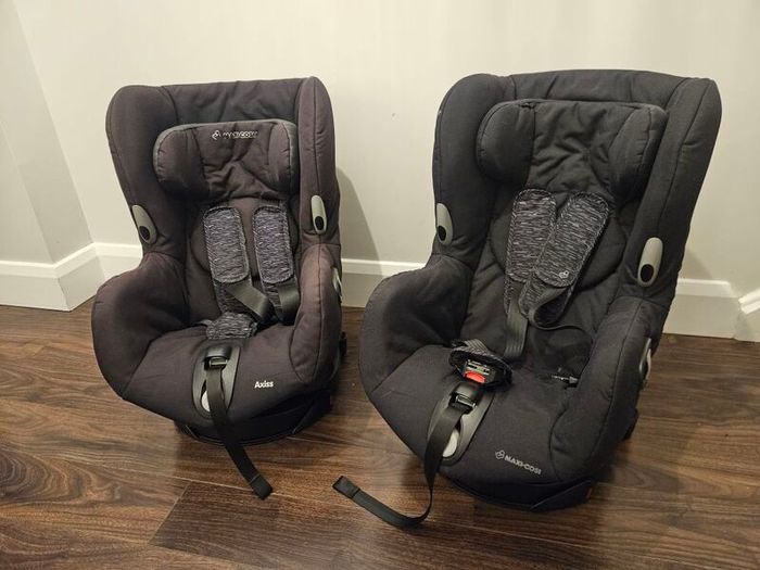 Maxi-Cosi Axiss Swivel Car Seats