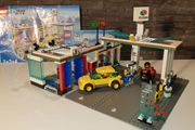 Lego City Service Station 7993 Full Set with car wash!