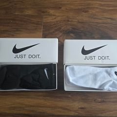 Nike Women's Black and Silver Trainers