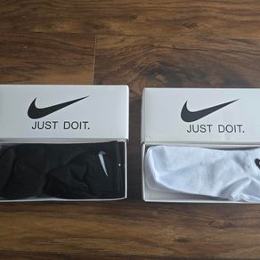 Nike Women's Black and Silver Trainers