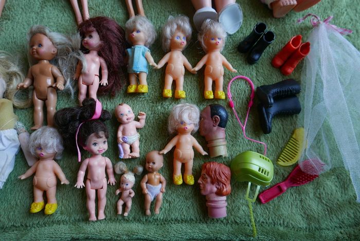 Vintage Barbie Collection, over 40 pieces (1966,1993,1994,1995,1999)