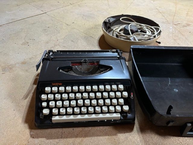 Brother Deluxe 220 Typewriter
