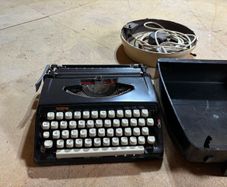 Brother Deluxe 220 Typewriter