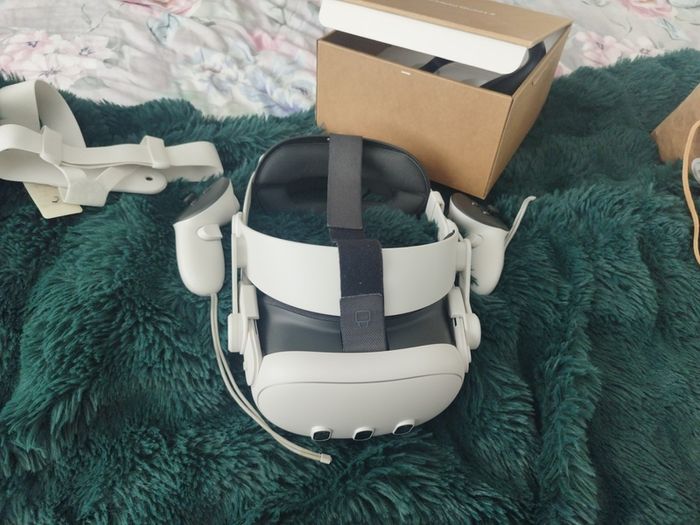Meta Quest 3 512GB With Venom Head strap