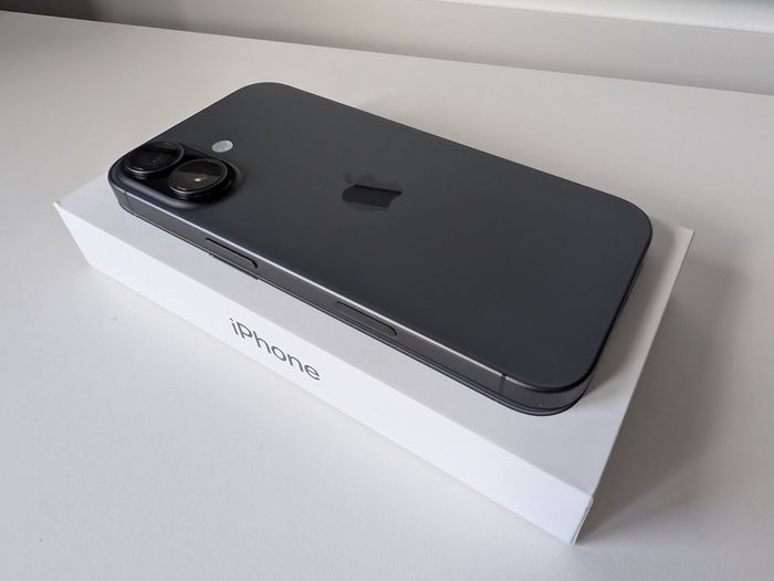 iPhone 17 Black 256GB Like New Less than 1 month old