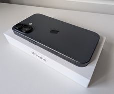 iPhone 17 Black 256GB Like New Less than 1 month old