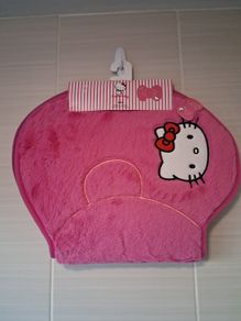 Bathroom Mat. Official Hello Kitty BNWT Bathroom Mat. Retails At 14euro.Selling 7euro.. Collect In Dublin Or Receive Via Post.