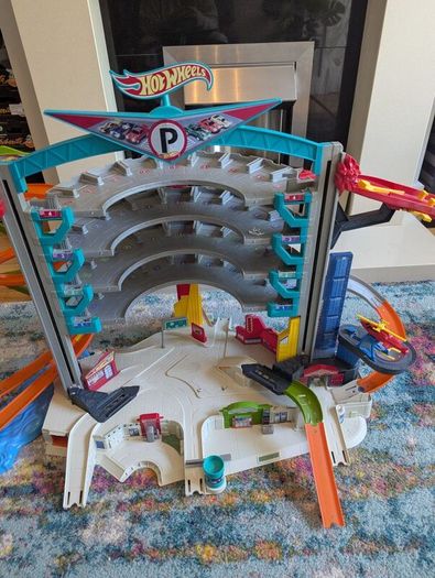 2015 Hotwheels Ultimate Garage Playset