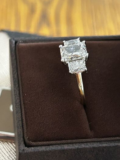 Beautiful brand new diamond engagement ring