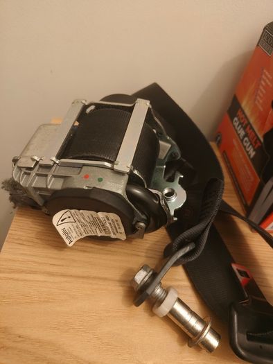 Seat belt Peugeout 308 1.4 petrol manual 2010 driver seat