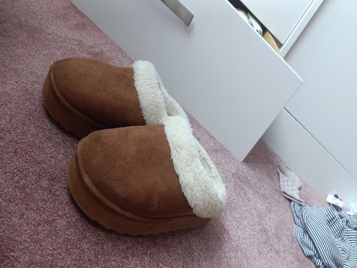fake UGG slippers