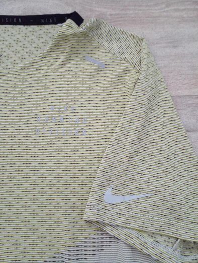 Nike T-shirt size S