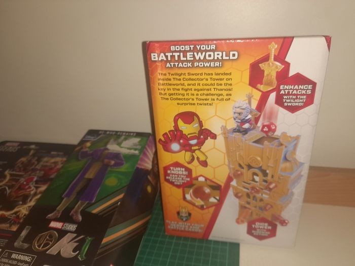 Marvel Figures and Game Set