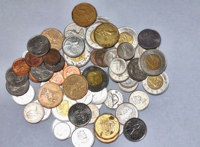 Canadian Coin Mixed Approx 70 Coins Canada Dollars Toonie