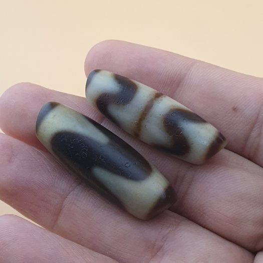 Lot of 2 Vintage Himalayan Tibetan Zigzag Pattern Agate Bead Amulets