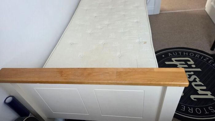 Single bed Free to take