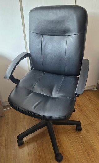 Office desk + chair