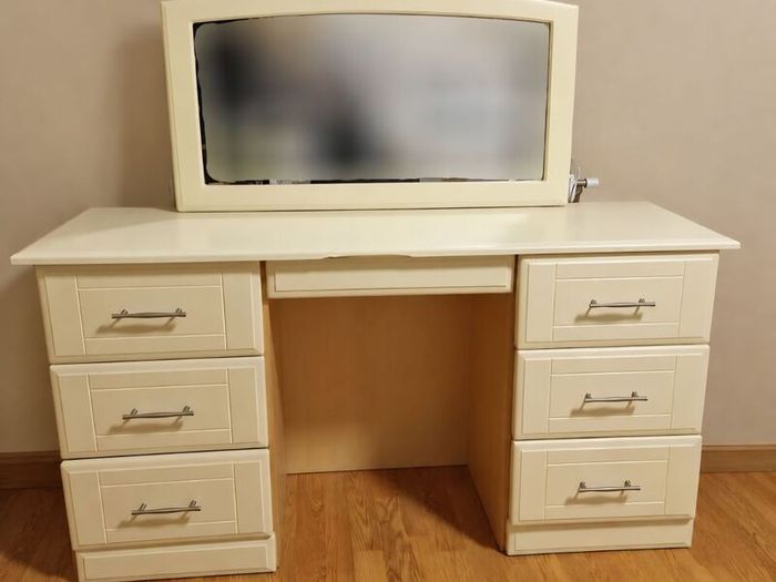 Dressing table
