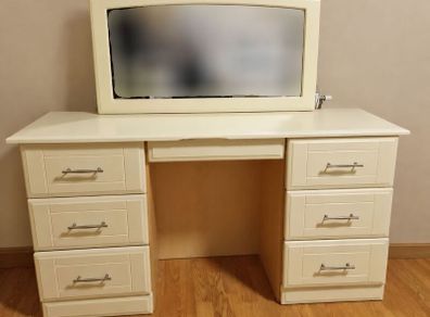 Dressing table
