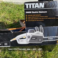 Titan 2000 W electric chainsaw