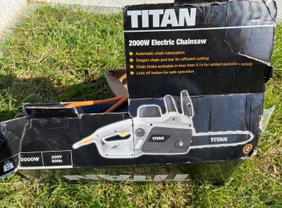 Titan 2000 W electric chainsaw