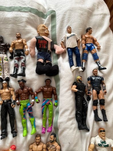 wwe 50 wrestlers action figure lot