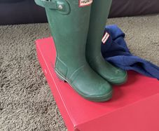 Kids Hunter wellies size 13 plus socks!