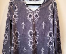 Beautiful Grey Floral Design Top Size S!