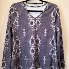 Beautiful Grey Floral Design Top Size S!