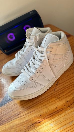 Air Jordan 1 Mid Triple White Size UK 8.5 (EUR 43)