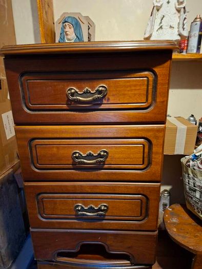 2 Bedside lockers