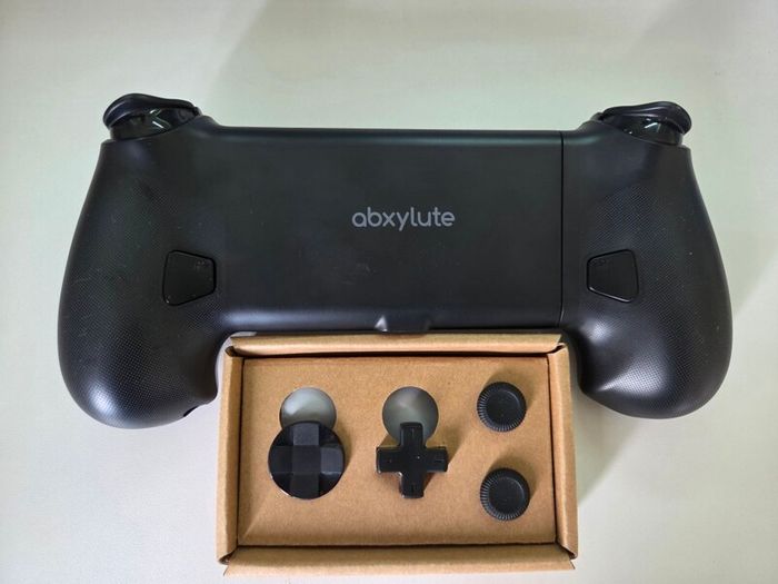 Abxylute S9 phone and tablet controller
