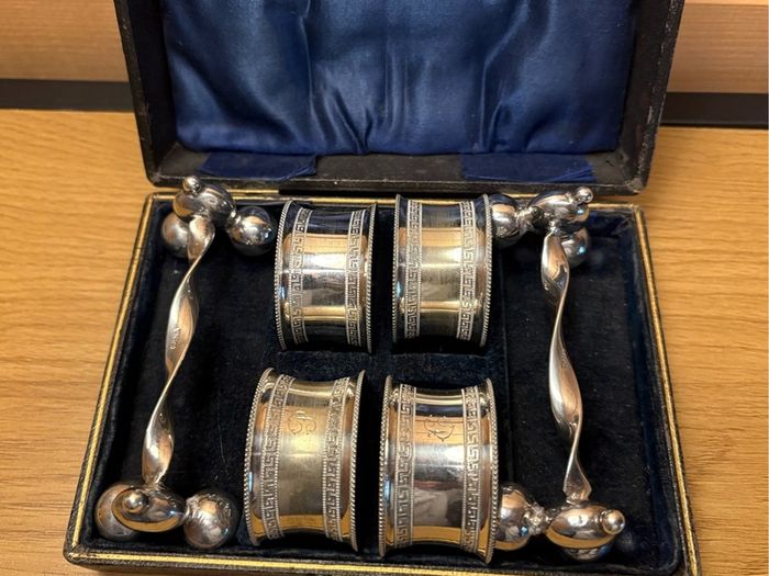 Antique Cased EPNS Silver Plate Napkin Rings & Knife Rests Set