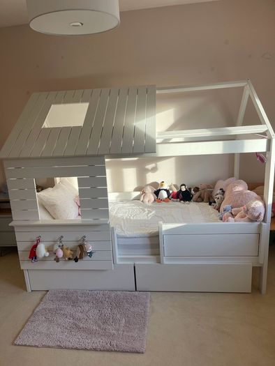 Kids house Bed