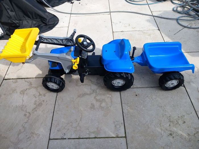 kids tractor and trailor