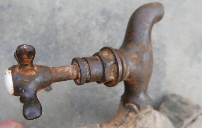Antique Water Faucet Spigot Bathroom / Kitchen Sink Single metal Knob