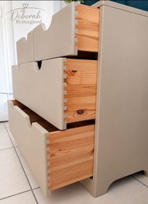 chest of drawers