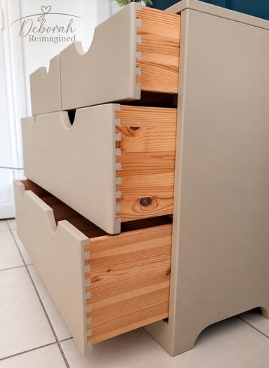 chest of drawers