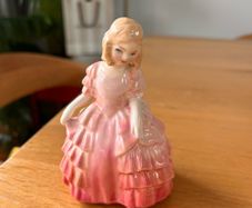figurine Royal Doulton Rose figurine